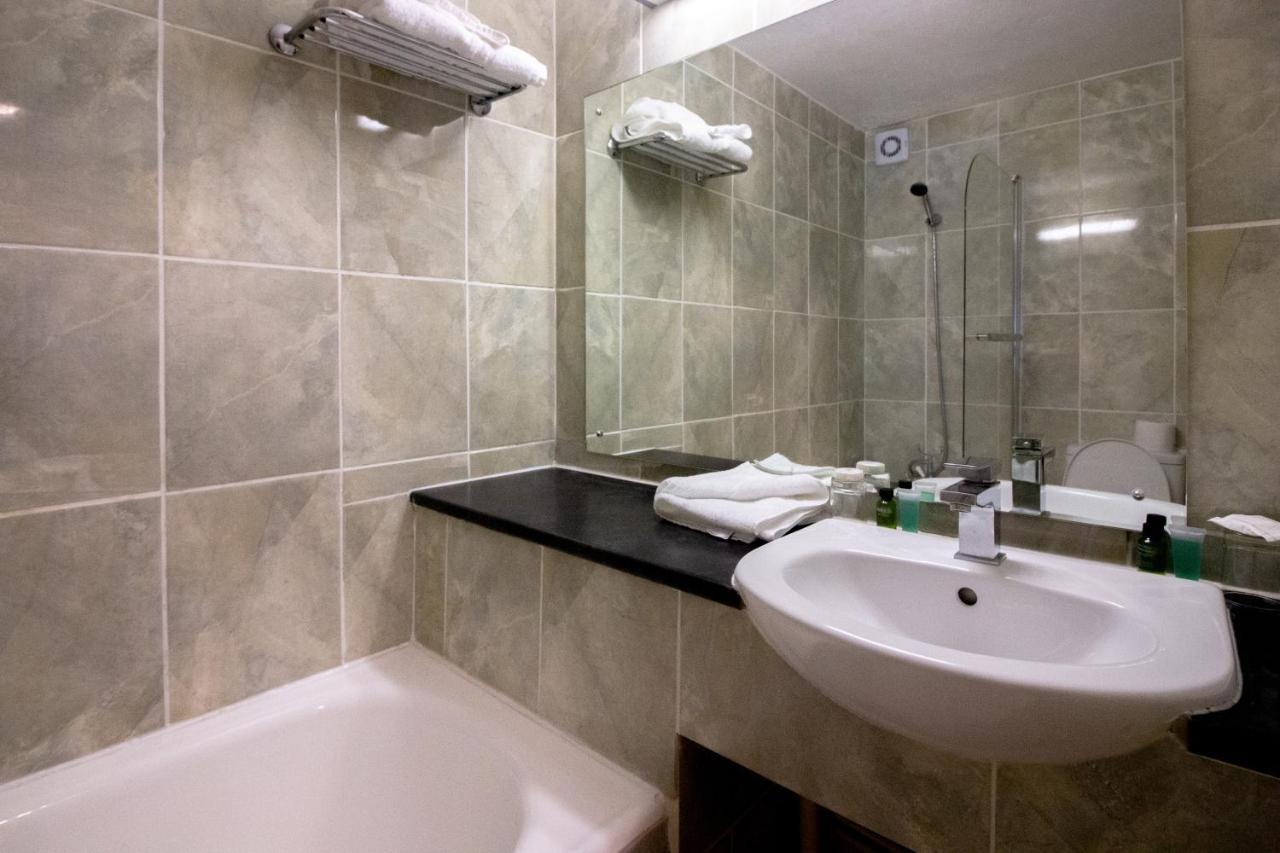 Westone Manor 3*
